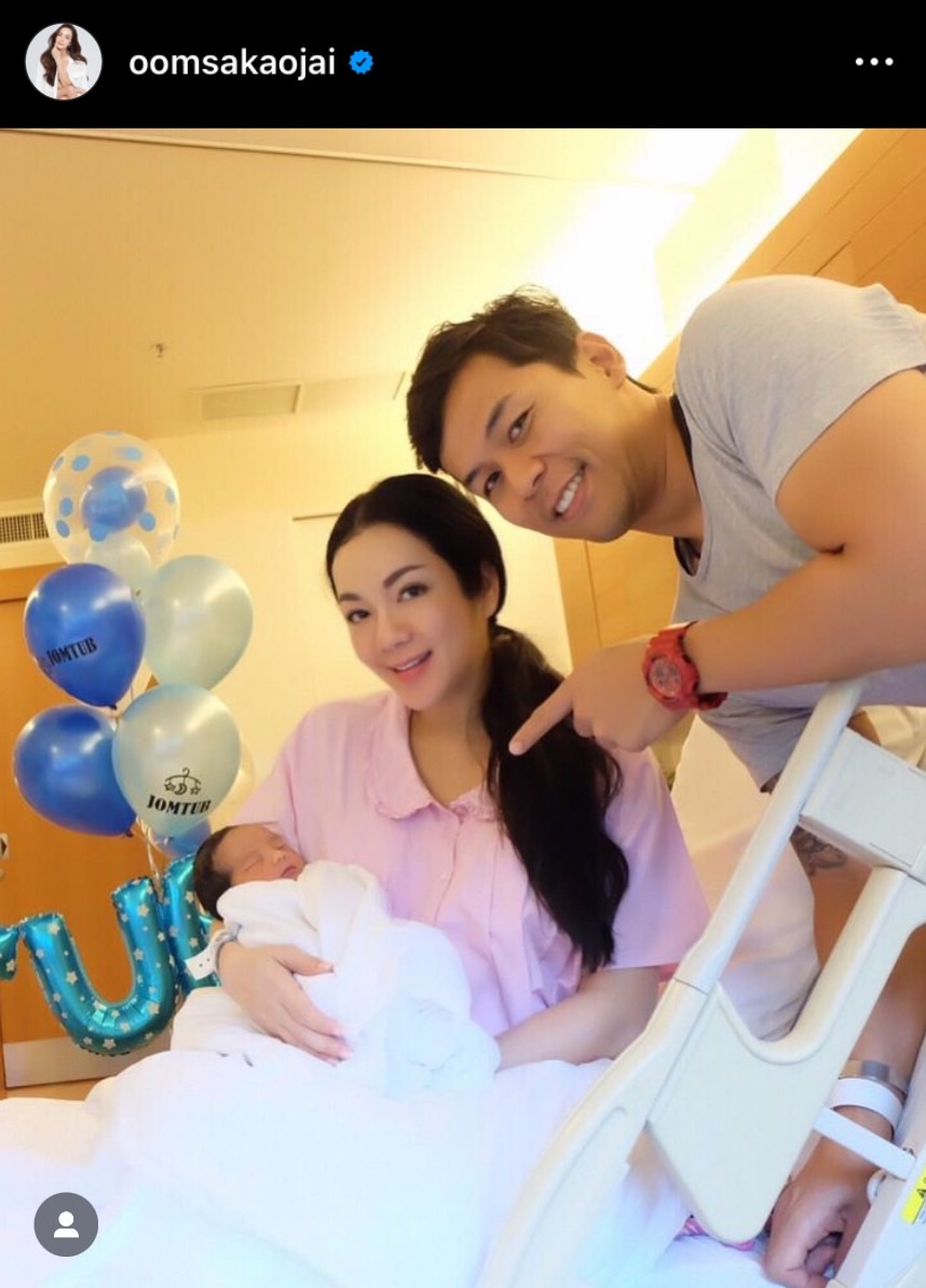 อ๋อม สกาวใจ โพสต์ซึ้ง ครบรอบแต่งงาน 8 ปี ไม่มีข่าวขาเตียงหัก อ๋อม สกาวใจ โพสต์ซึ้ง ครบรอบแต่งงาน 8 ปี ไม่มีข่าวขาเตียงหัก