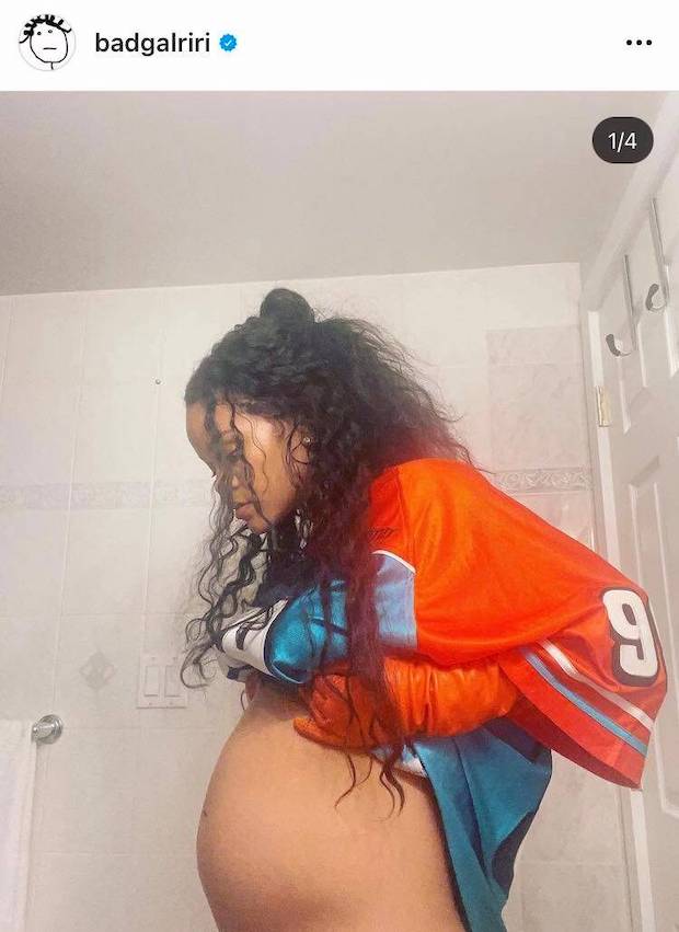 หรือจะท้องแฝด?!! แฟนๆ แห่เดาหลัง ‘ริฮานน่า’ อวดครรภ์ให้เห็นเต็มๆ หรือจะท้องแฝด?!! แฟนๆ แห่เดาหลัง ‘ริฮานน่า’ อวดครรภ์ให้เห็นเต็มๆ