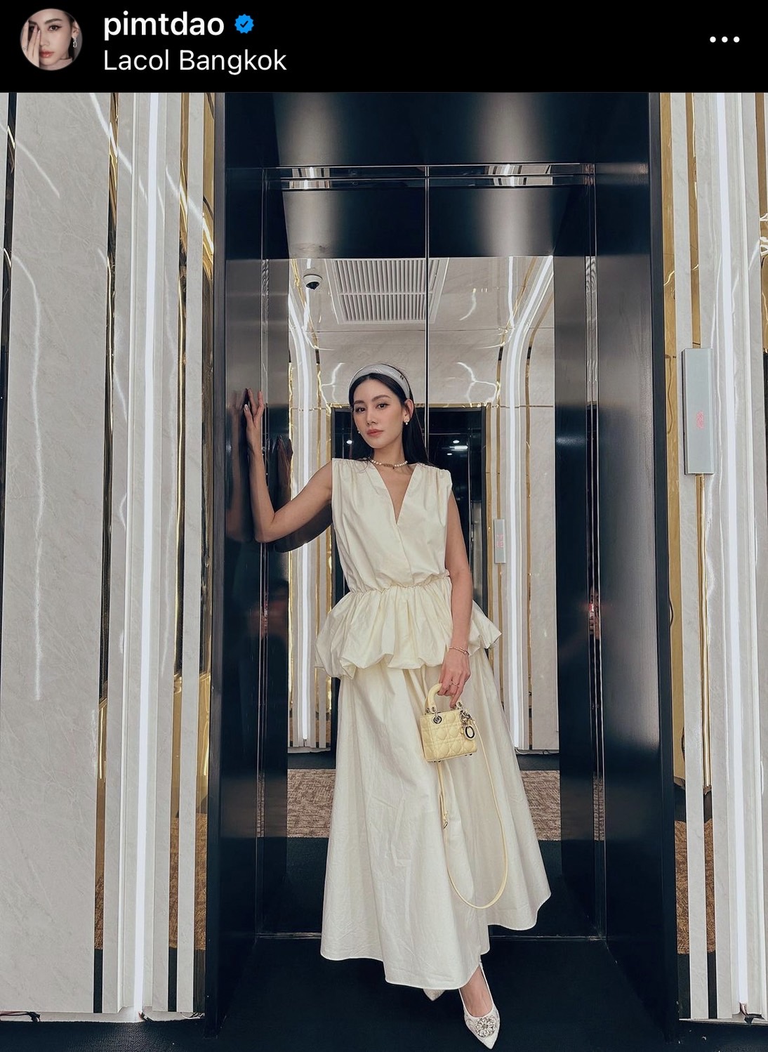 ดาว พิมพ์ทอง ขอโทษพร้อมแจงปมใช้อภิสิทธิ์ดารา ถ่ายรูปคู่ แจ็คสัน หวัง 