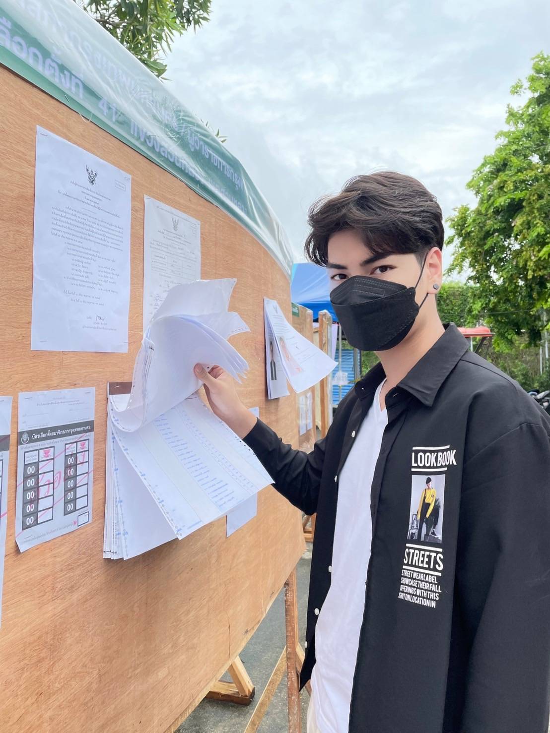 คริส - สิงโต นำทีมเหล่าคนดัง ใช้สิทธิเลือกผู้ว่า กทม. 