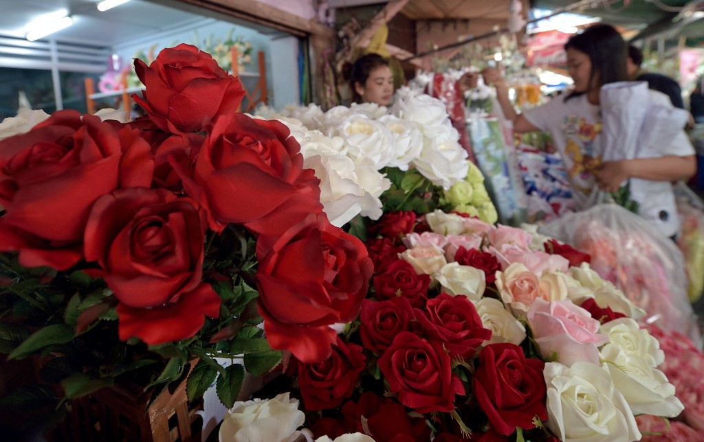 วาเลนไทน์ปี 65 ให้ดอกไม้อะไรดี? เปิดความหมายแต่ละชนิดแบบไหนซึ้งกินใจ วาเลนไทน์ปี 65 ให้ดอกไม้อะไรดี? เปิดความหมายแต่ละชนิดแบบไหนซึ้งกินใจ