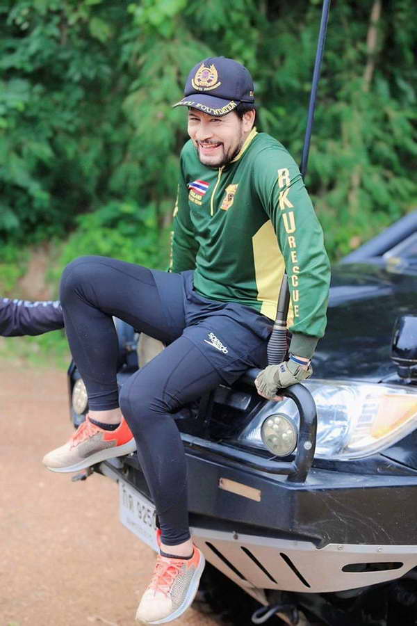 บิณฑ์ บรรลือฤทธิ์ ลงช่วย น้ำท่วมภาคใต้ สร้อยคอทองคำ5บาทตกหาย ใครเจอขอคืนแค่พระ บิณฑ์ บรรลือฤทธิ์ ลงช่วย น้ำท่วมภาคใต้ สร้อยคอทองคำ5บาทตกหาย ใครเจอขอคืนแค่พระ