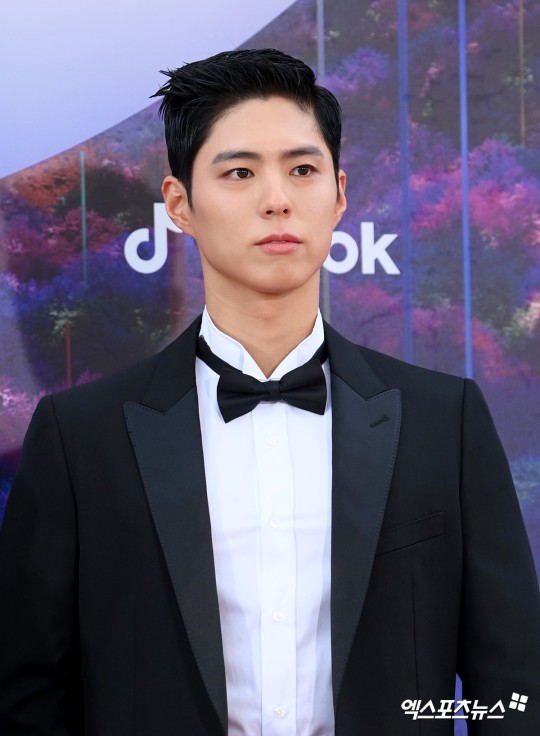 ลุ้น Baeksang Arts Awards!! ‘ซงฮเยคโย-ซูจี-พัคจินยอง-พัคโบกอม’ นำทัพซุปตาร์หล่อสวยบนพรมแดง
