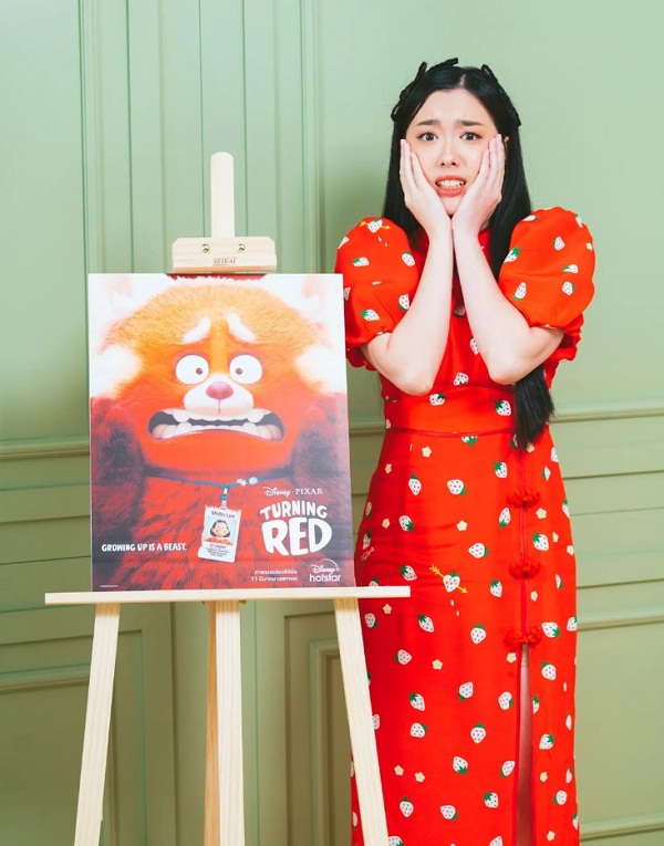 “อ๊ะอาย 4EVE” ปลื้มหลังให้เสียงพากย์ไทยในหนังแอนิเมชัน “Turning Red” (มีคลิป) “อ๊ะอาย 4EVE” ปลื้มหลังให้เสียงพากย์ไทยในหนังแอนิเมชัน “Turning Red” (มีคลิป)