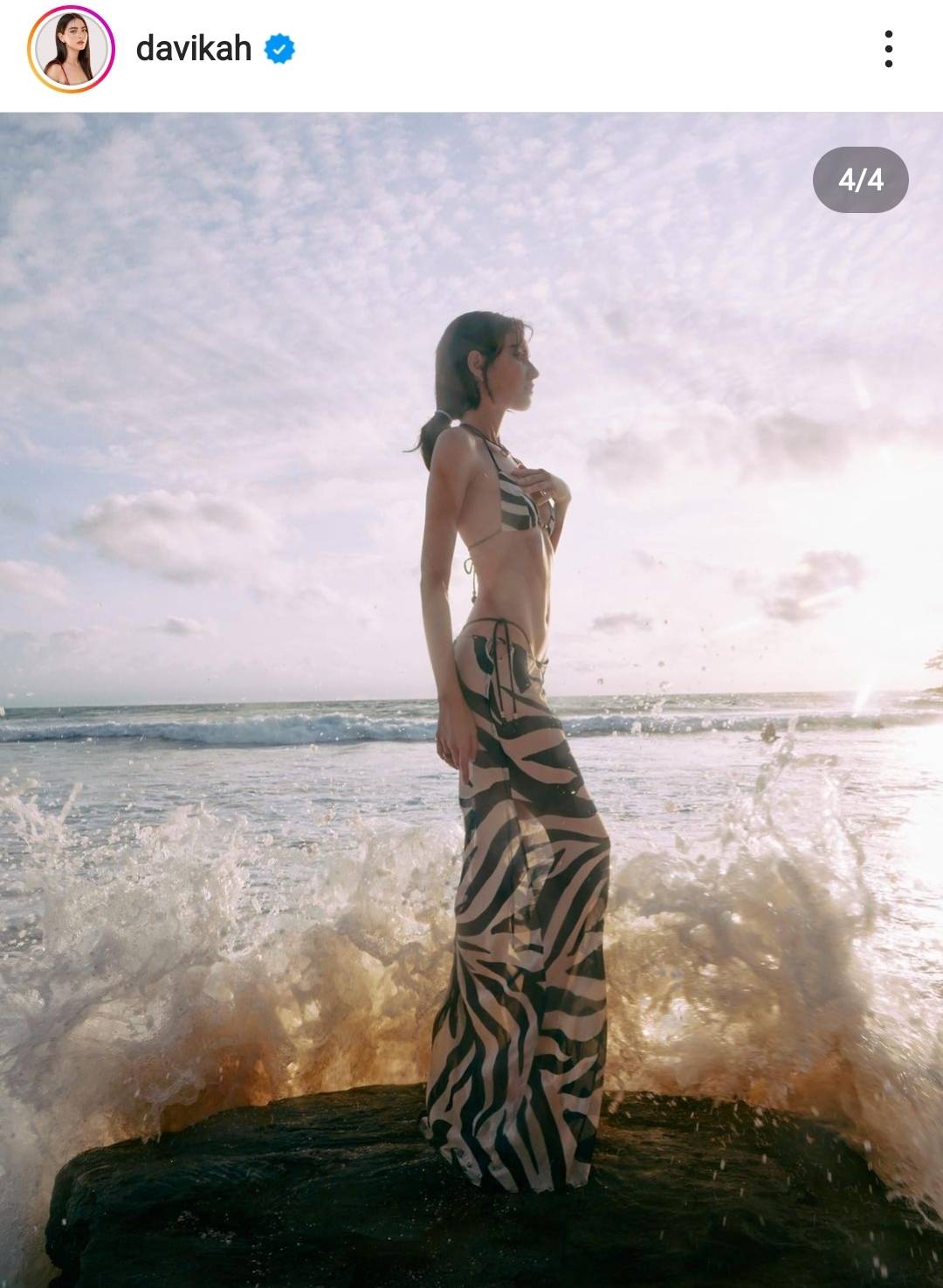 แม่ม้าลายสุดแซ่บ! ใหม่ ดาวิกา ฟาดทุกองศา อวดเอวเอสโชว์เซ็กซี่ริมทะเล