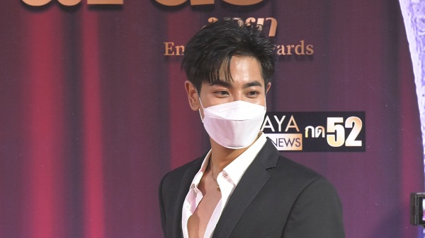 “มิกซ์” เผยได้กำไลเฉียดแสน จาก “เอิร์ธ” ฟุ้งเตรียมเรียกว่าที่คุณหมอได้เลย (มีคลิป)