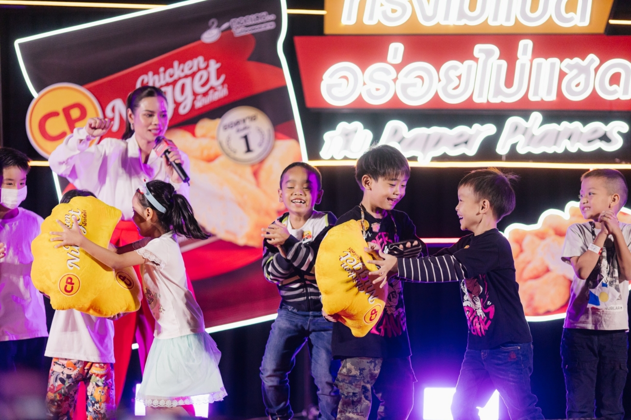 CP ชวนวัยรุ่นฟันน้ำนมล้างมือ พร้อมปาร์ตี้สไตล์ทรงไม่แบด กับ 'นักเก็ตไก่' เมนูทานเล่นยอดขายอันดับ 1 CP ชวนวัยรุ่นฟันน้ำนมล้างมือ พร้อมปาร์ตี้สไตล์ทรงไม่แบด กับ 'นักเก็ตไก่' เมนูทานเล่นยอดขายอันดับ 1