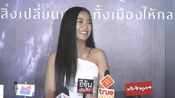 “ลำไย ไหทองคำ” ดึง “ต้าวหยอง” เล่นMV. ตะลึง ยังไม่คิดเรื่องแต่ง “ปุ้ย L.กฮ” (มีคลิป) “ลำไย ไหทองคำ” ดึง “ต้าวหยอง” เล่นMV. ตะลึง ยังไม่คิดเรื่องแต่ง “ปุ้ย L.กฮ” (มีคลิป)