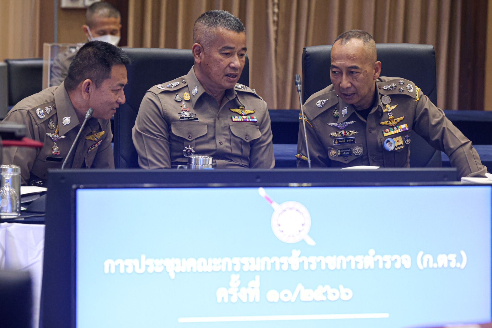 เปิดรายชื่อ ก.ตร. มติ 9 ต่อ 2 ใครบ้างเลือก บิ๊กต่อ นั่งผบ.ตร.คนใหม่ เปิดรายชื่อ ก.ตร. มติ 9 ต่อ 2 ใครบ้างเลือก บิ๊กต่อ นั่งผบ.ตร.คนใหม่