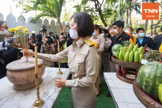 สักการะสิ่งศักดิ์สิทธิ์ก่อนเข้าทำงานวันแรก สักการะสิ่งศักดิ์สิทธิ์ก่อนเข้าทำงานวันแรก