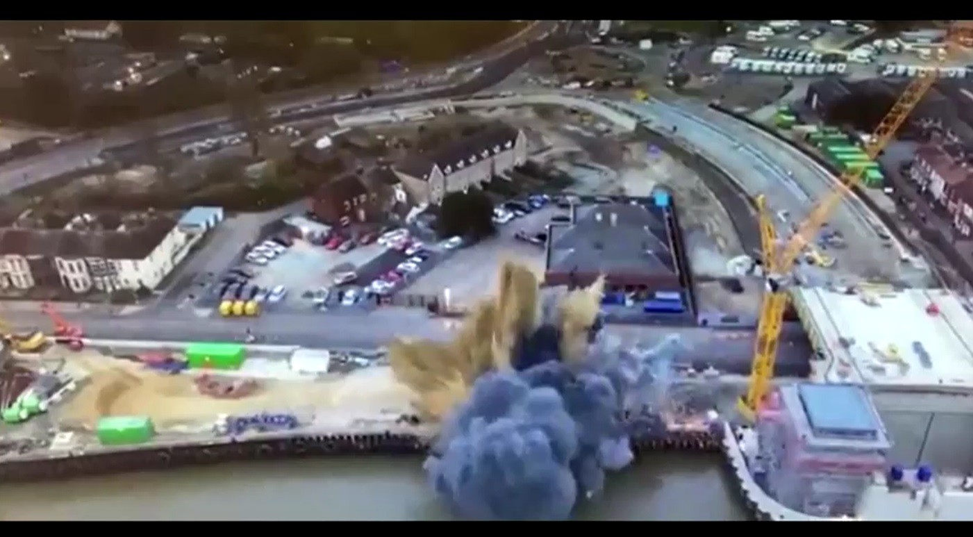 เปิดภาพนาที ระเบิดสมัยสงครามโลกครั้งที่ 2 เกิดตูมสนั่นเขย่าอังกฤษ