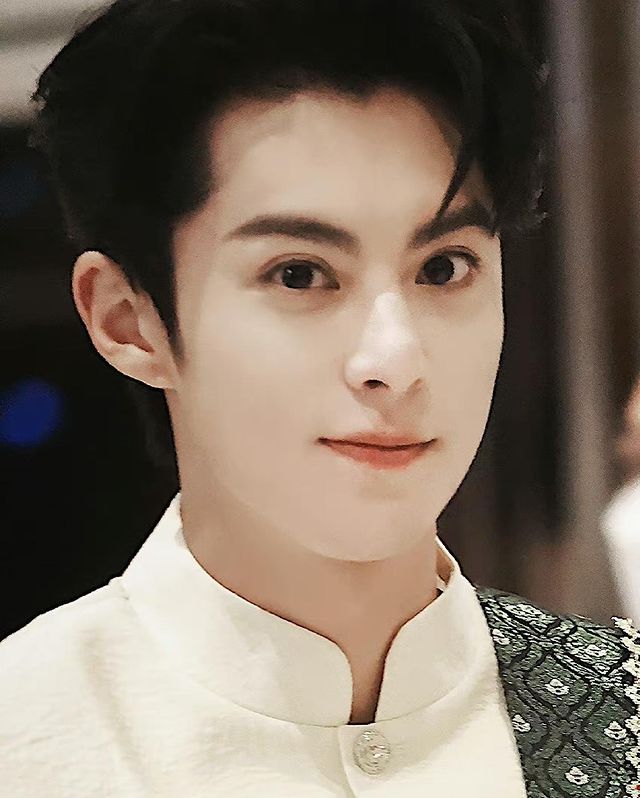 ตี๋กลับแล้วครับ!! แห่ส่ง ‘ดีแลน หวัง’ แน่นสนามบิน หลังเสร็จถ่ายทำ Keep Running ในไทย
