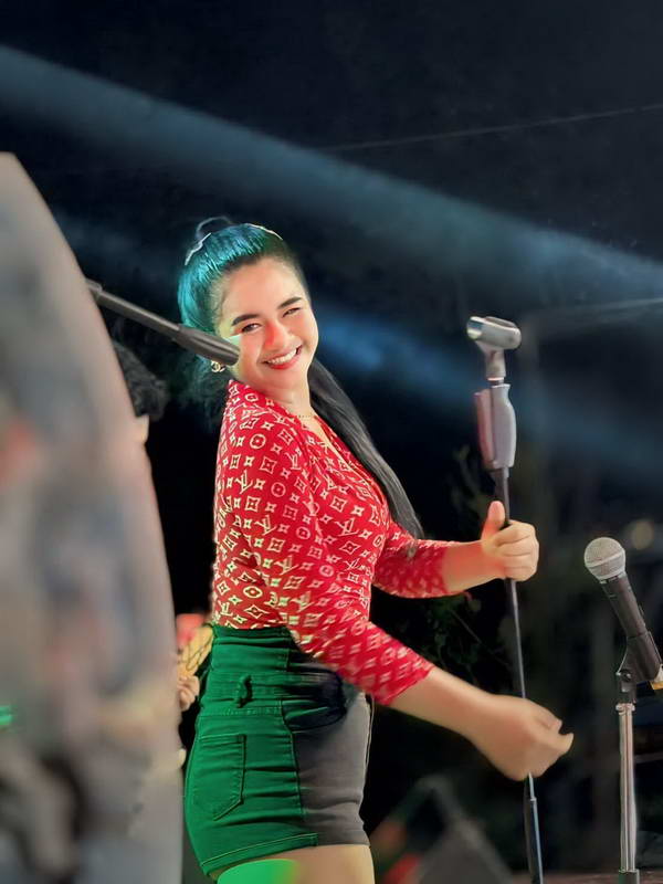 แฟนเพลงร่วมอาลัย นักร้องสาวใต้ขวัญใจเมืองนครฯ เสียชีวิตกะทันหัน