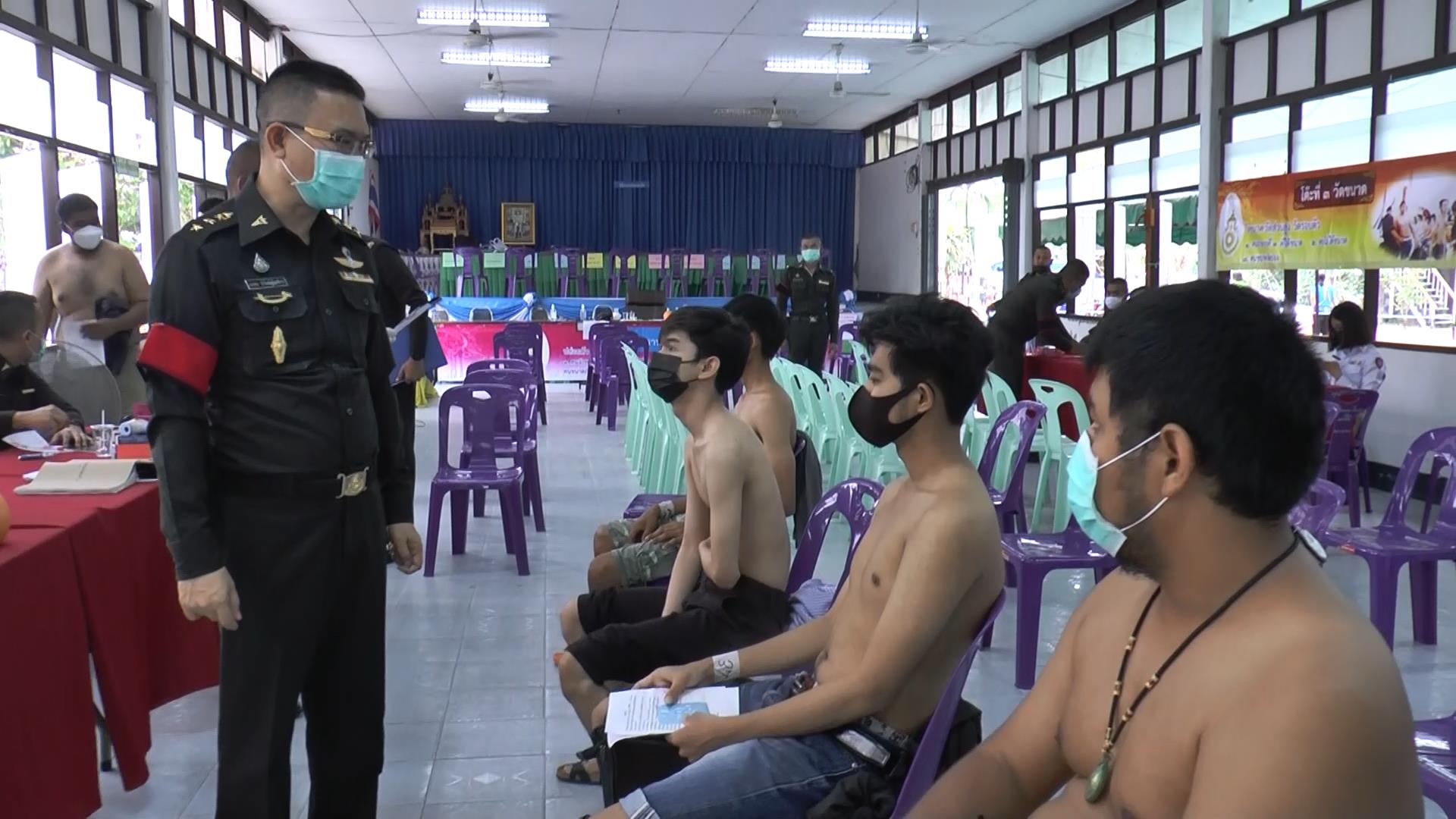 เกณฑ์ทหาร 2564 ! หนองขาหย่างคึกคัก-สาวสองร่วมสร้างสีสัน เกณฑ์ทหาร 2564 ! หนองขาหย่างคึกคัก-สาวสองร่วมสร้างสีสัน