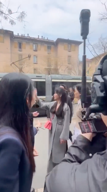 มิลานแตกแตน!! ‘ซงฮเยคโย-เบลล่า ราณี’ สวยแจ่มร่วมชมแฟชั่นโชว์แบรนด์ Fendi 