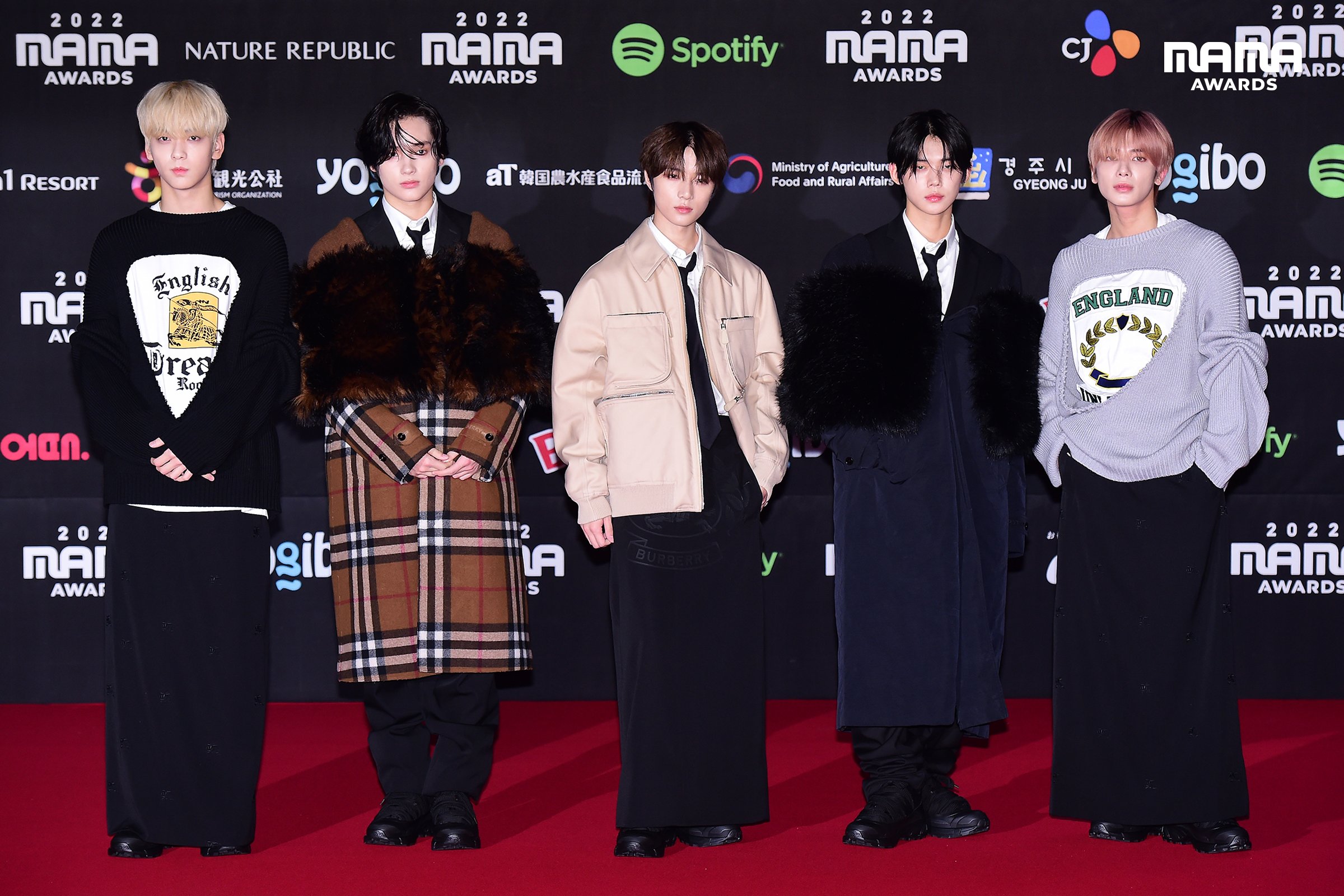 เปิดฉากงาน MAMA!! 'อีแจอุค-LE SSERAFIM-SOMI’ นำทัพสตาร์ฮอตบนพรมแดง