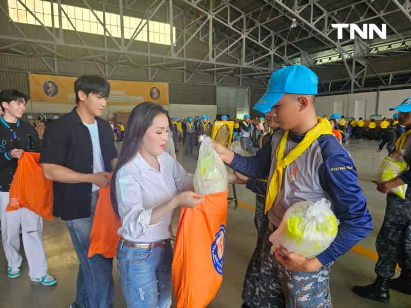 จีเอ็มเอ็ม แกรมมี่ รวมน้ำใจสู้ภัยน้ำท่วม นำศิลปิน ร่วมเป็นอาสาสมัครบรรจุถุงยังชีพพระราชทานมูลนิธิอาสาเพื่อนพึ่ง (ภาฯ) ยามยาก สภากาชาดไทย จีเอ็มเอ็ม แกรมมี่ รวมน้ำใจสู้ภัยน้ำท่วม นำศิลปิน ร่วมเป็นอาสาสมัครบรรจุถุงยังชีพพระราชทานมูลนิธิอาสาเพื่อนพึ่ง (ภาฯ) ยามยาก สภากาชาดไทย