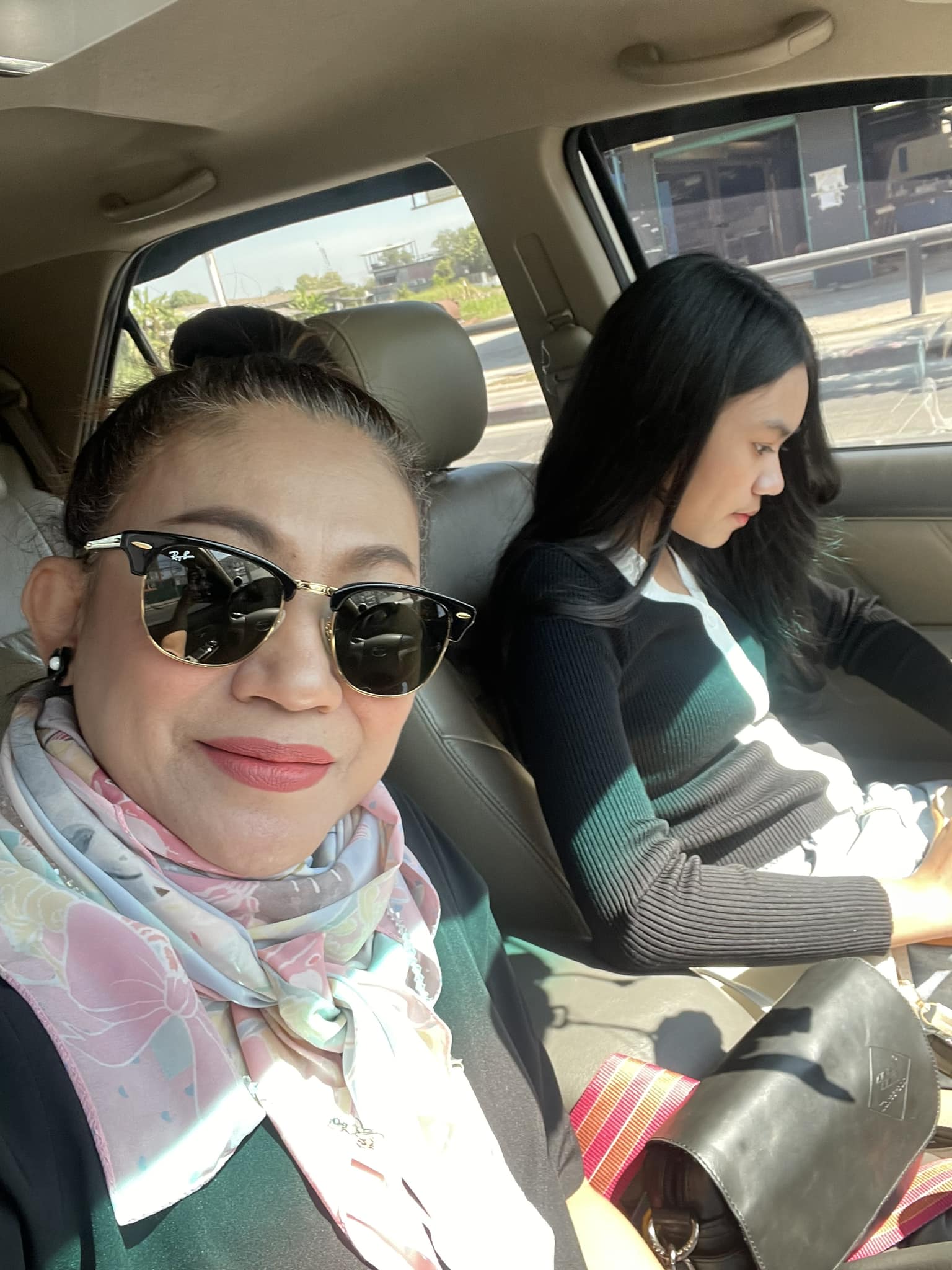 ไม่เลือกงาน ไม่ยากจน! จอย ชวนชื่น เปลี่ยนบทบาทไปเป็นแม่ค้าขายขนมงานวัด ไม่เลือกงาน ไม่ยากจน! จอย ชวนชื่น เปลี่ยนบทบาทไปเป็นแม่ค้าขายขนมงานวัด