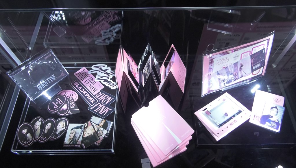 ชมครบทุกโซนใน BLACKPINK IN YOUR AREA POP-UP STORE & EXHIBITION ชมครบทุกโซนใน BLACKPINK IN YOUR AREA POP-UP STORE & EXHIBITION