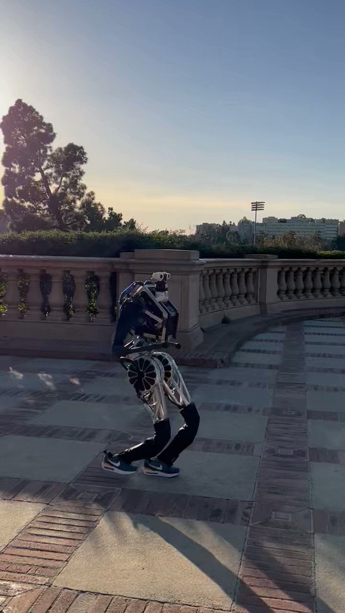 ARTEMIS หุ่นยนต์ฮิวแมนนอยด์ เร็วที่สุดในโลก เตรียมลงแข่ง RoboCup ARTEMIS หุ่นยนต์ฮิวแมนนอยด์ เร็วที่สุดในโลก เตรียมลงแข่ง RoboCup