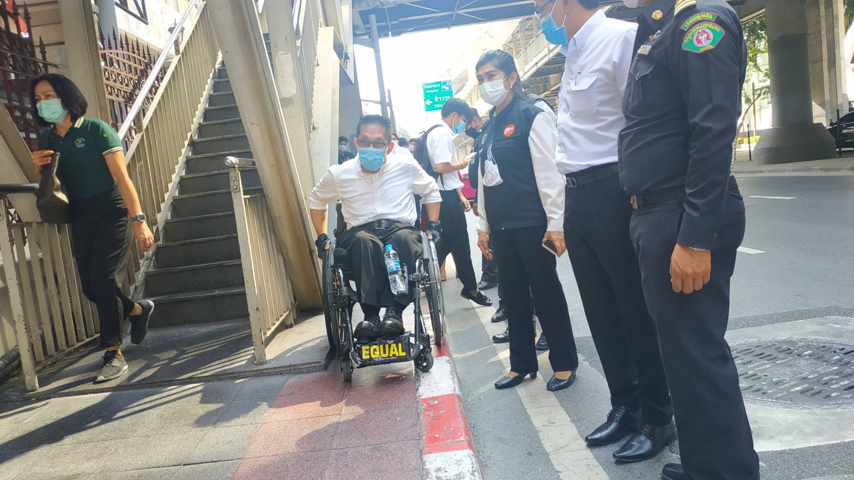 กทม.เร่งต่อยอดทำ 'ทางเท้า' ต้นแบบที่สมบูรณ์ แก้ปัญหาที่มีมากว่า 30 ปี กทม.เร่งต่อยอดทำ 'ทางเท้า' ต้นแบบที่สมบูรณ์ แก้ปัญหาที่มีมากว่า 30 ปี