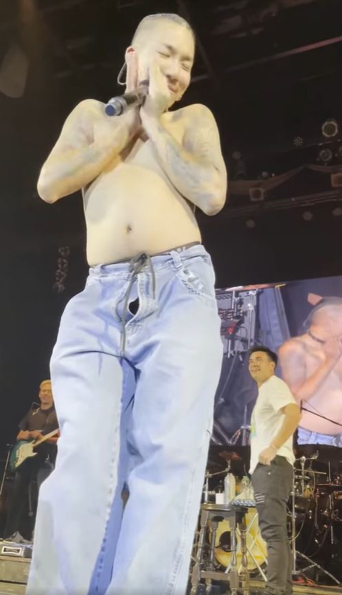 แจ๊ส ชวนชื่น โชว์คอนเสิร์ต ทำคนดูโฟกัสผิดจุด เพราะสิ่งนี้?? 