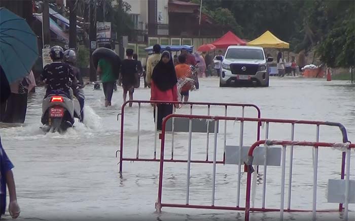 นายกฯ ยังคงติดตามน้ำท่วมใกล้ชิด - ปัตตานีอ่วมหนักสุดในรอบ 9 ปี นายกฯ ยังคงติดตามน้ำท่วมใกล้ชิด - ปัตตานีอ่วมหนักสุดในรอบ 9 ปี