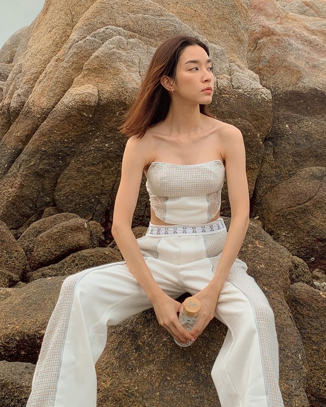 เจอเรื่องให้ต้องเหวี่ยง โม มนชนก ฉะคนเข็นรถเข็นบังท้ายรถ แต่ชาวเน็ตคอมเมนต์เห็นต่าง