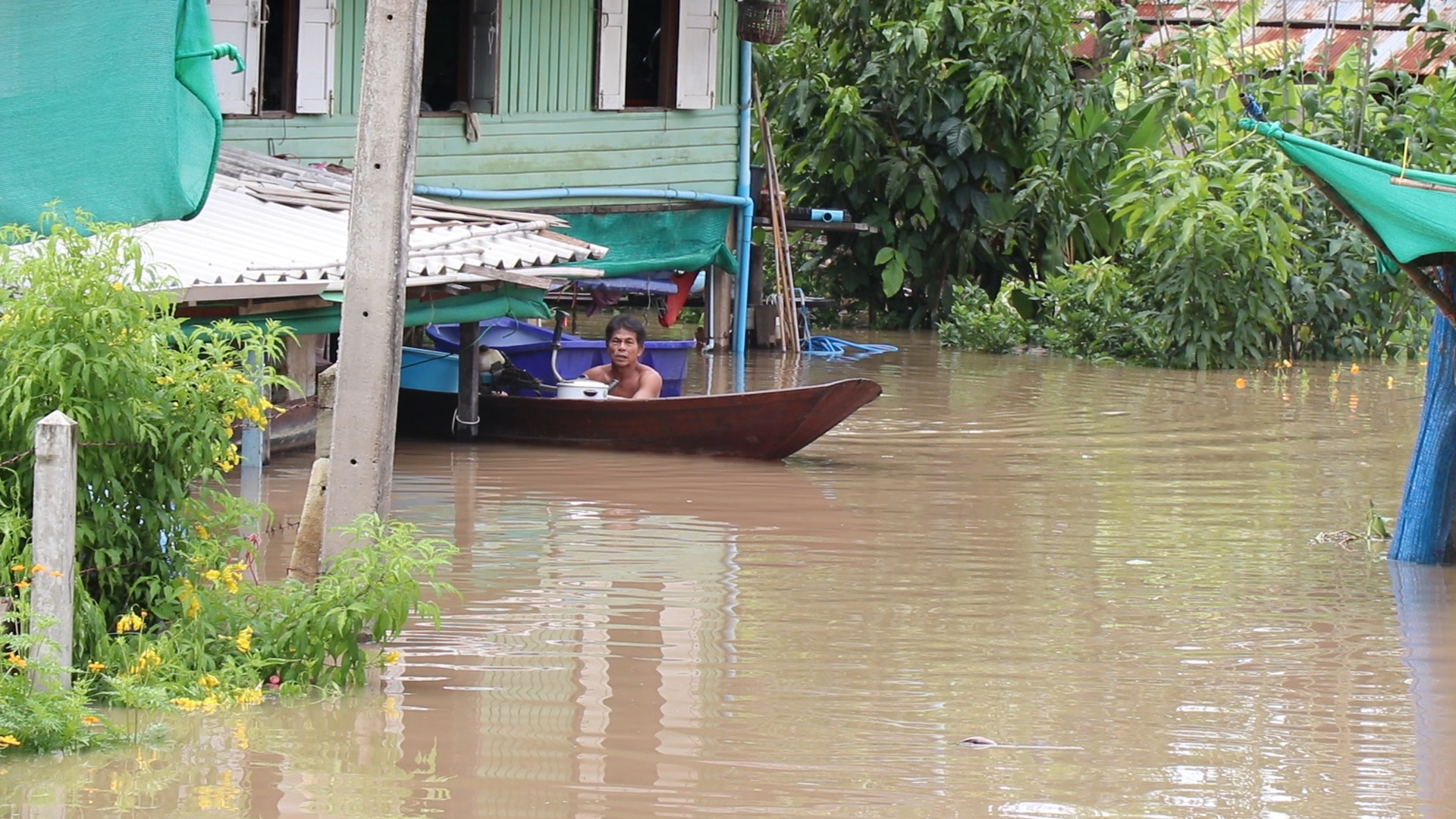 สถานการณ์น้ำท่วมล่าสุด อยุธยา 6 อำเภอจมบาดาล  บางชะนี-บางบาล หนักสุด