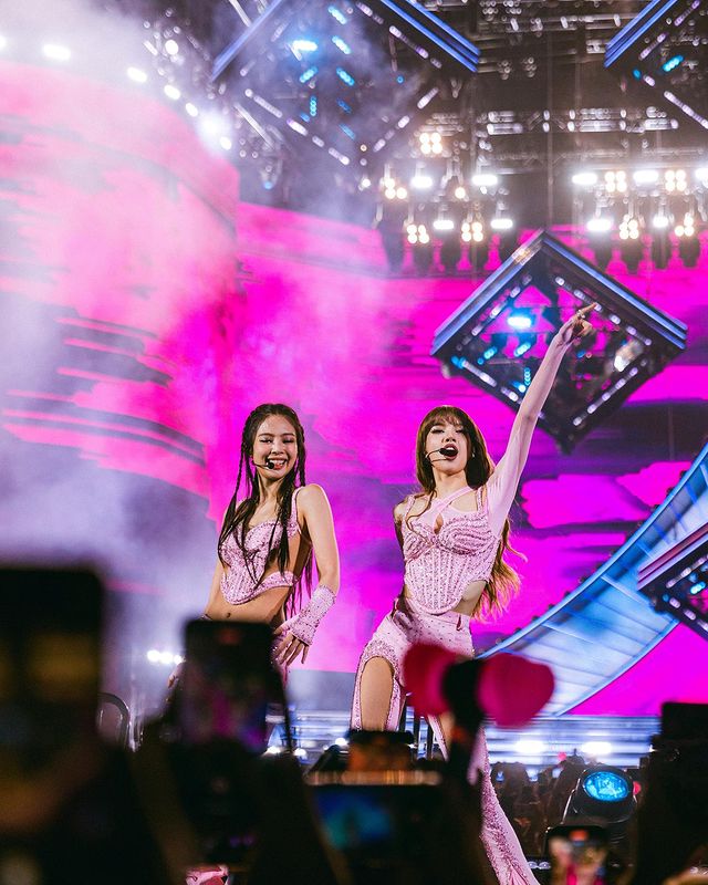 แสนล้านวิว!! 'ลิซ่า’ ทุบสถิติ TikTok ครองเทรนด์โลกต่อเนื่องหลังโชว์เด็ดที่ Coachella แสนล้านวิว!! 'ลิซ่า’ ทุบสถิติ TikTok ครองเทรนด์โลกต่อเนื่องหลังโชว์เด็ดที่ Coachella