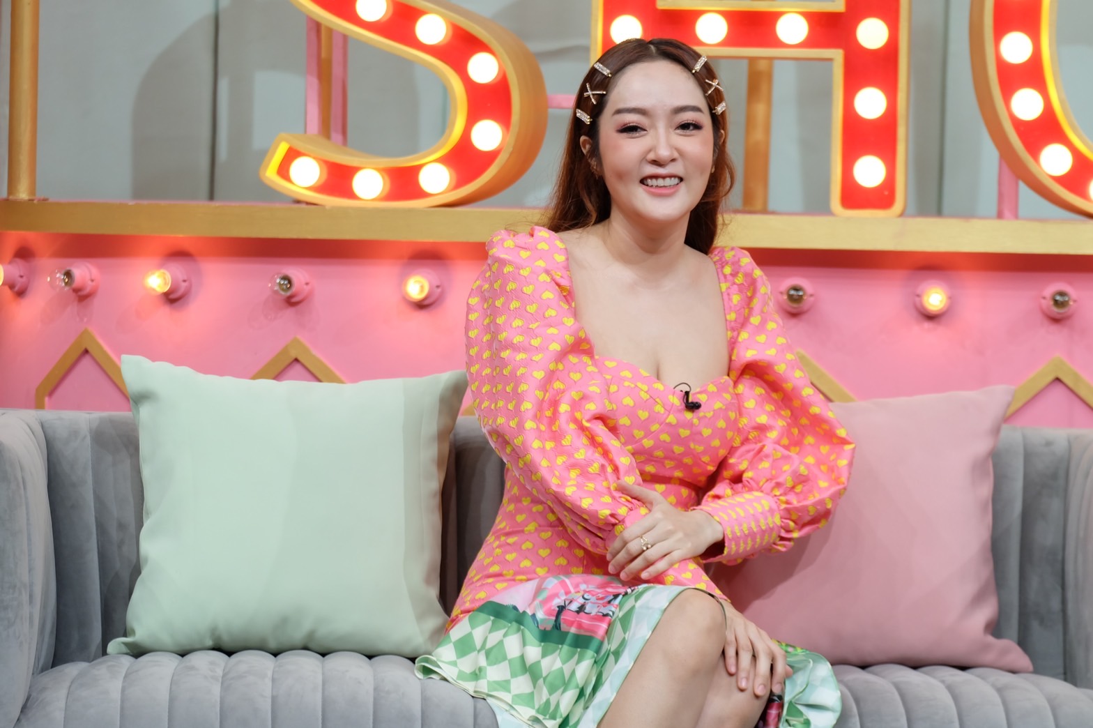 เปิดชีวิต แก้มบุ๋ม นกน้อยในกรงทอง พ่อหวงขั้นสุด จ้างนักสืบตาม เปิดชีวิต แก้มบุ๋ม นกน้อยในกรงทอง พ่อหวงขั้นสุด จ้างนักสืบตาม