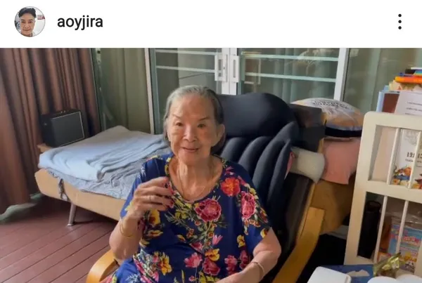 คุณยายมารศรี โชว์ความแข็งแรง หลังดีใจที่ได้กลับบ้านแล้ว คุณยายมารศรี โชว์ความแข็งแรง หลังดีใจที่ได้กลับบ้านแล้ว