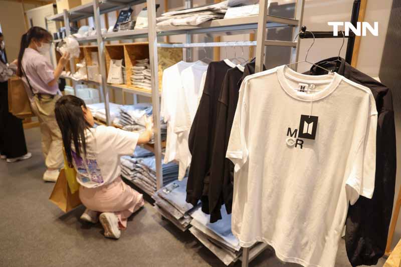 แฟนคลับทะลัก BTS POP-UP : MONOCHROME IN BANGKOK เปิดแห่งแรกในเอเชียตะวันออกเฉียงใต้ที่สยามพารากอน แฟนคลับทะลัก BTS POP-UP : MONOCHROME IN BANGKOK เปิดแห่งแรกในเอเชียตะวันออกเฉียงใต้ที่สยามพารากอน