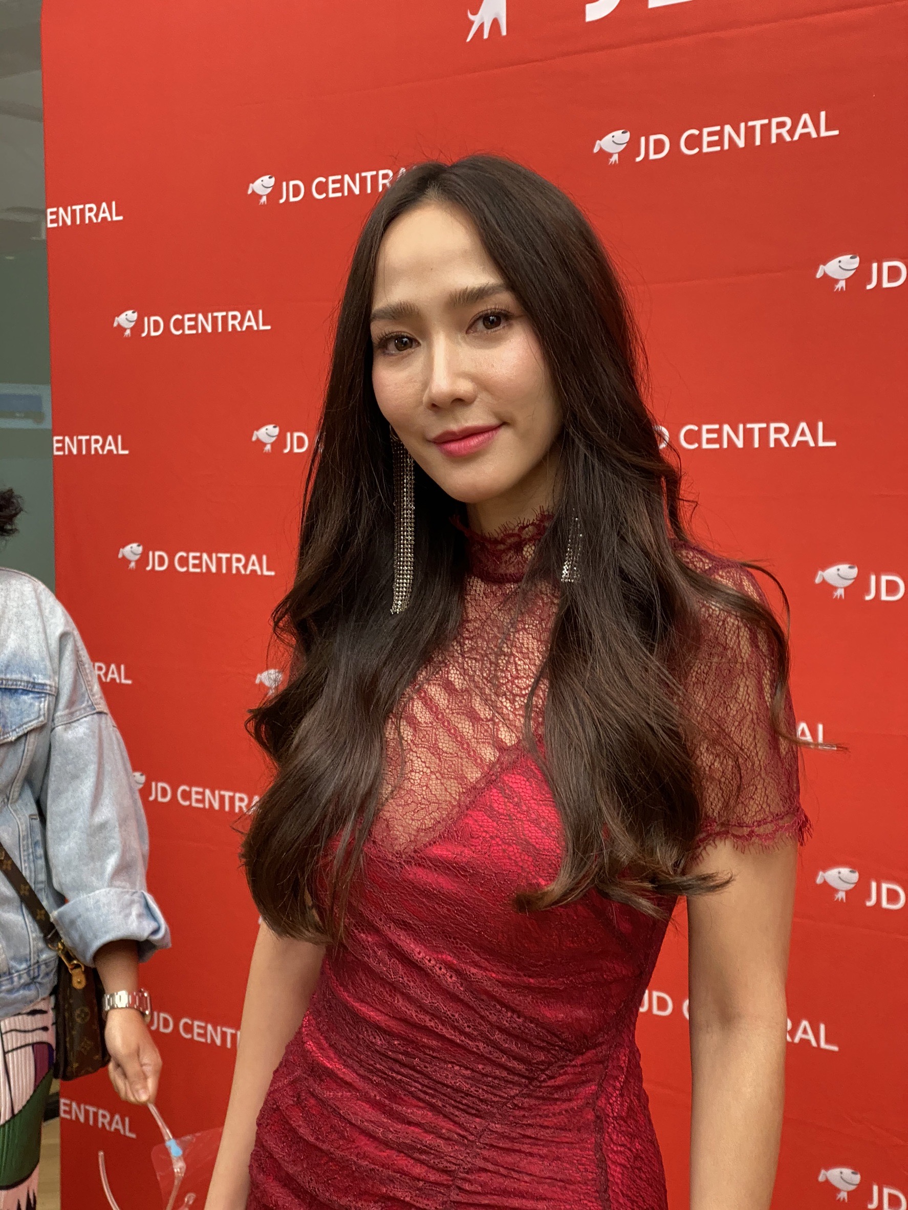 อั้ม ยังไม่คิดเรื่องแต่ง ไฮโซพก พ่อแม่ไม่เร่ง! แย้มราคาต้นกระบองเพชร 250,000 บาท อั้ม ยังไม่คิดเรื่องแต่ง ไฮโซพก พ่อแม่ไม่เร่ง! แย้มราคาต้นกระบองเพชร 250,000 บาท