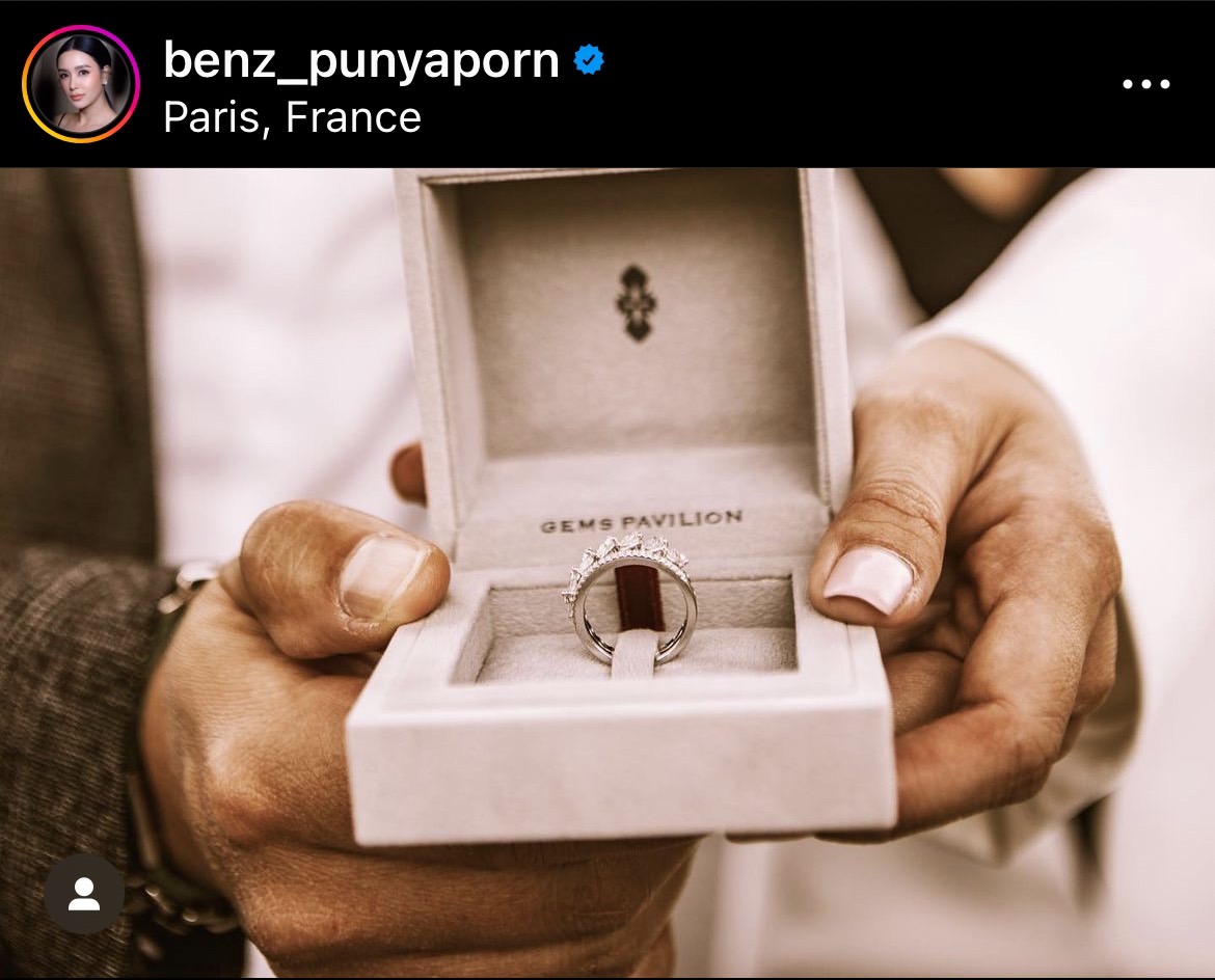 เตรียมสละโสด!! เบนซ์ ปุณยาพร ถูกแฟนหนุ่มคุกเข่าขอแต่งงาน เตรียมสละโสด!! เบนซ์ ปุณยาพร ถูกแฟนหนุ่มคุกเข่าขอแต่งงาน