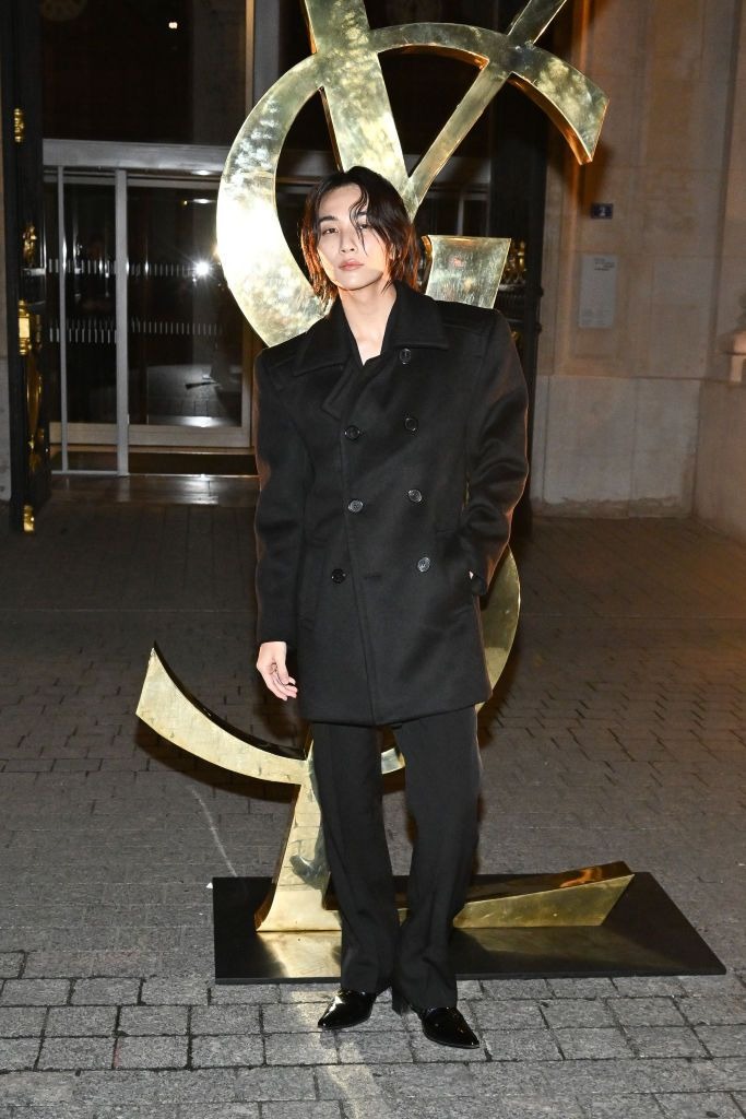 ฮอตไฟลุกที่ปารีส!! 'เตนล์ ชิตพล-จองฮัน SEVENTEEN' ลุคเซ็กซี่ร่วมชมแฟชั่นโชว์ YSL
