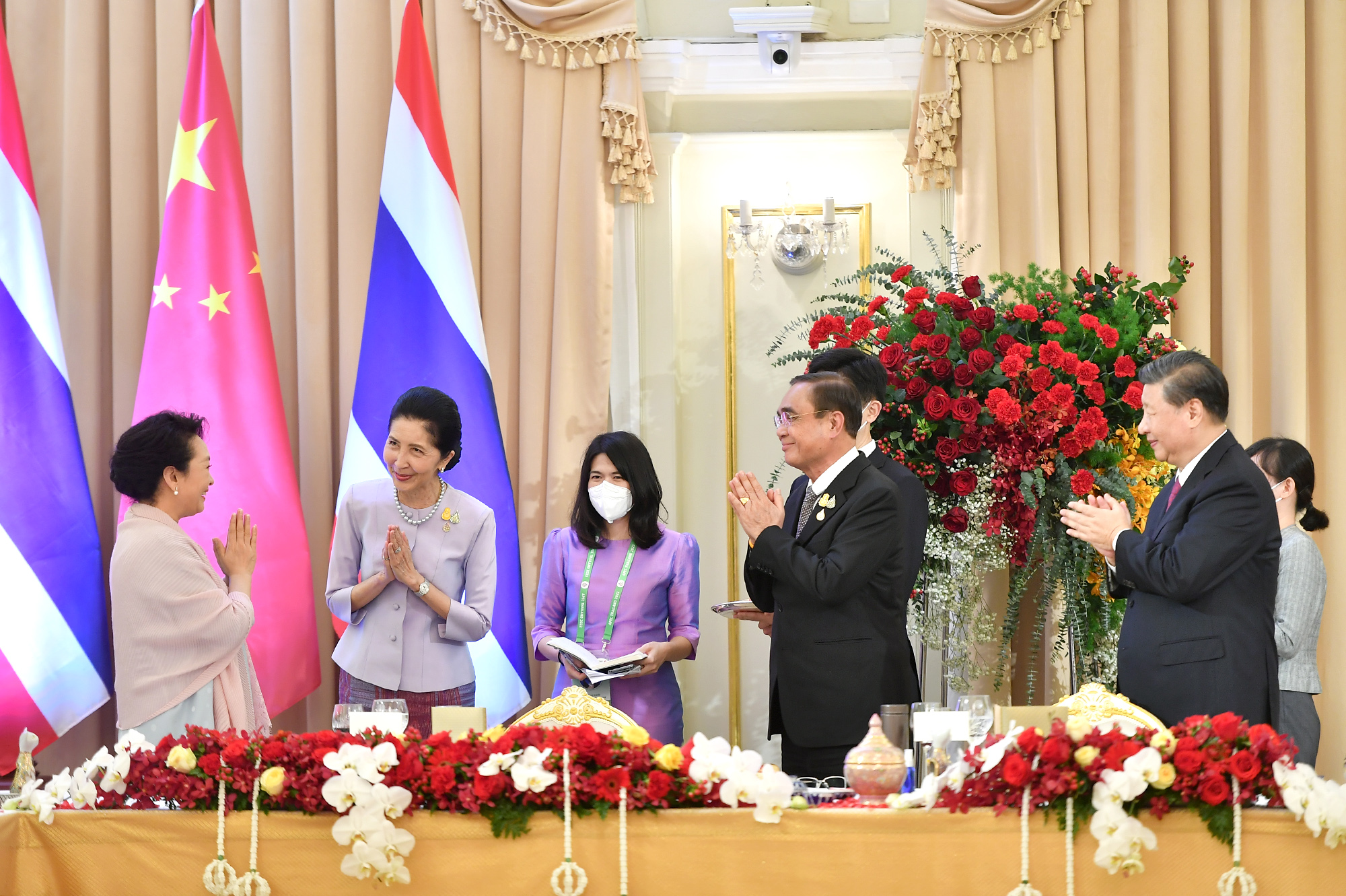 ประมวลภาพ นายกฯ เลี้ยงอาการกลางวัน สี จิ้นผิง และภริยา