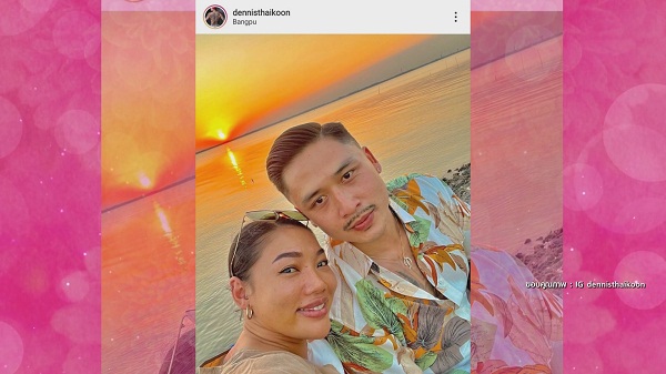 “ดา-เดนนิส” ควงคู่จดทะเบียนสมรสที่เขตสะพานสูง   (มีคลิป)