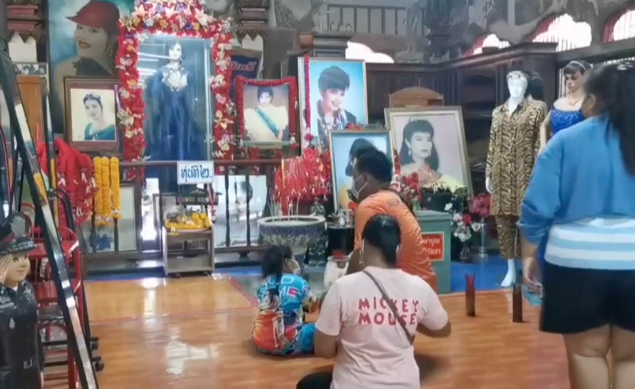 พุ่มพวง ดวงจันทร์ รำลึกครบรอบ 30 ปี ย้อนประวัติราชินีลูกทุ่งผู้ล่วงลับ 