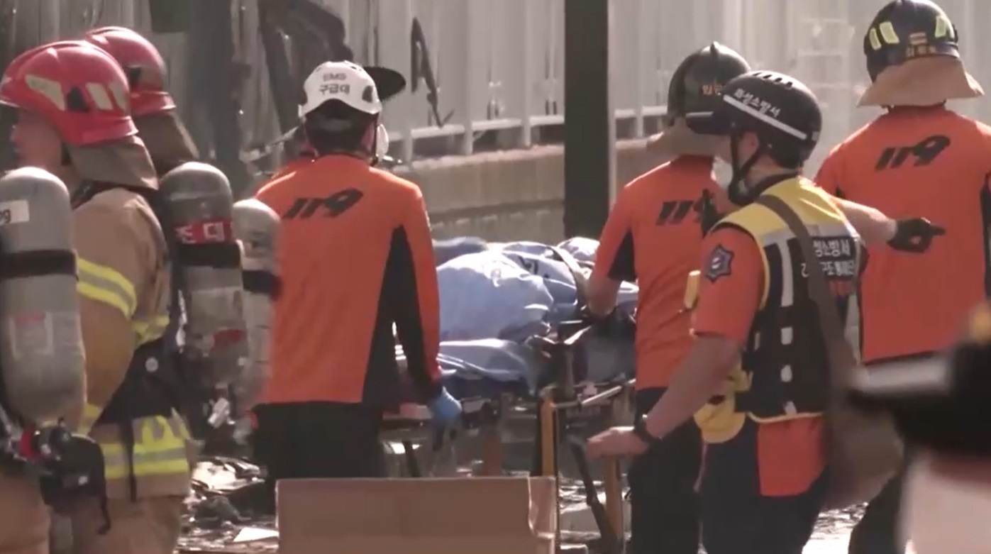 ไฟไหม้โรงงานแบตเตอรี่ในเกาหลีใต้ พบผู้เสียชีวิตแล้ว 20 ราย