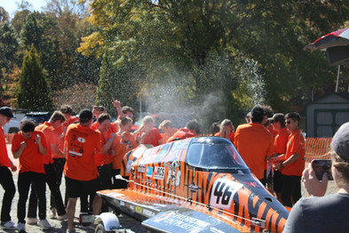 เรือไฟฟ้าจากทีมมหาวิทยาลัยสหรัฐฯ ทำลายสถิติแล่นเร็วสุดในโลกที่ 183 กิโลเมตรต่อชั่วโมง เรือไฟฟ้าจากทีมมหาวิทยาลัยสหรัฐฯ ทำลายสถิติแล่นเร็วสุดในโลกที่ 183 กิโลเมตรต่อชั่วโมง