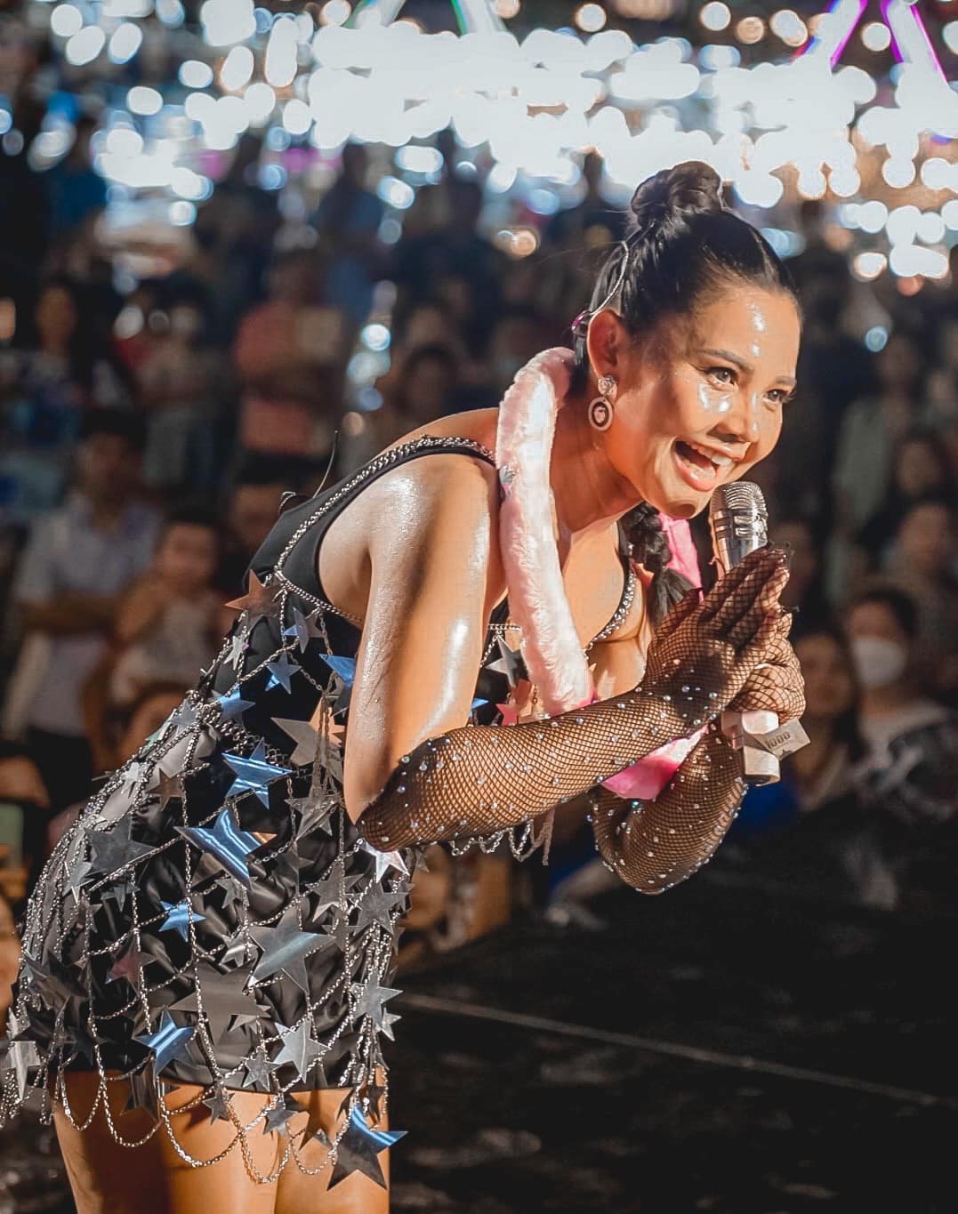 “ตั๊กแตน ชลลดา” บอกเมื่อวานแค่ตักเตือน ย้ำอย่าให้มีอีกครั้ง (มีคลิป) “ตั๊กแตน ชลลดา” บอกเมื่อวานแค่ตักเตือน ย้ำอย่าให้มีอีกครั้ง (มีคลิป)