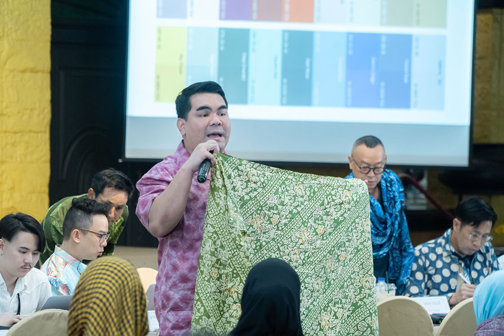 จังหวัดปัตตานีรวมจุดเด่นอัตลักษณ์พื้นถิ่น ผ้าบาติก ทุกรูปแบบสู่ตลาดสากล จังหวัดปัตตานีรวมจุดเด่นอัตลักษณ์พื้นถิ่น ผ้าบาติก ทุกรูปแบบสู่ตลาดสากล