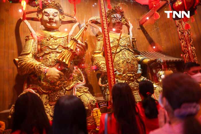 สีแดงทั้งวัดมังกร เสริมสิริมงคล โชคลาภ ในวันตรุษจีน สีแดงทั้งวัดมังกร เสริมสิริมงคล โชคลาภ ในวันตรุษจีน