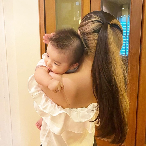 มยุรา รับน้องน้ำตาลลูกสาว กำลังจะเป็นซิงเกิ้ลมัม มยุรา รับน้องน้ำตาลลูกสาว กำลังจะเป็นซิงเกิ้ลมัม