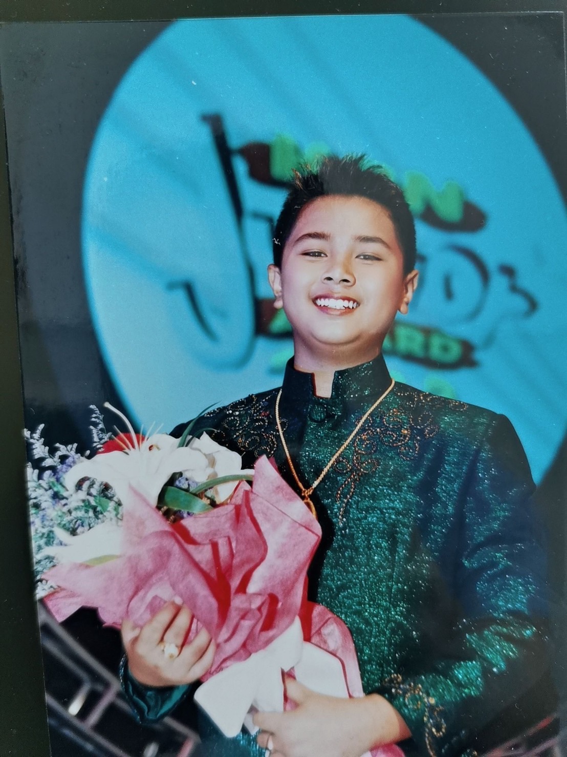 ใครเป็นใคร?! ย้อนดูรูปวัยเด็กของศิลปินคนดัง!! ใครเป็นใคร?! ย้อนดูรูปวัยเด็กของศิลปินคนดัง!!