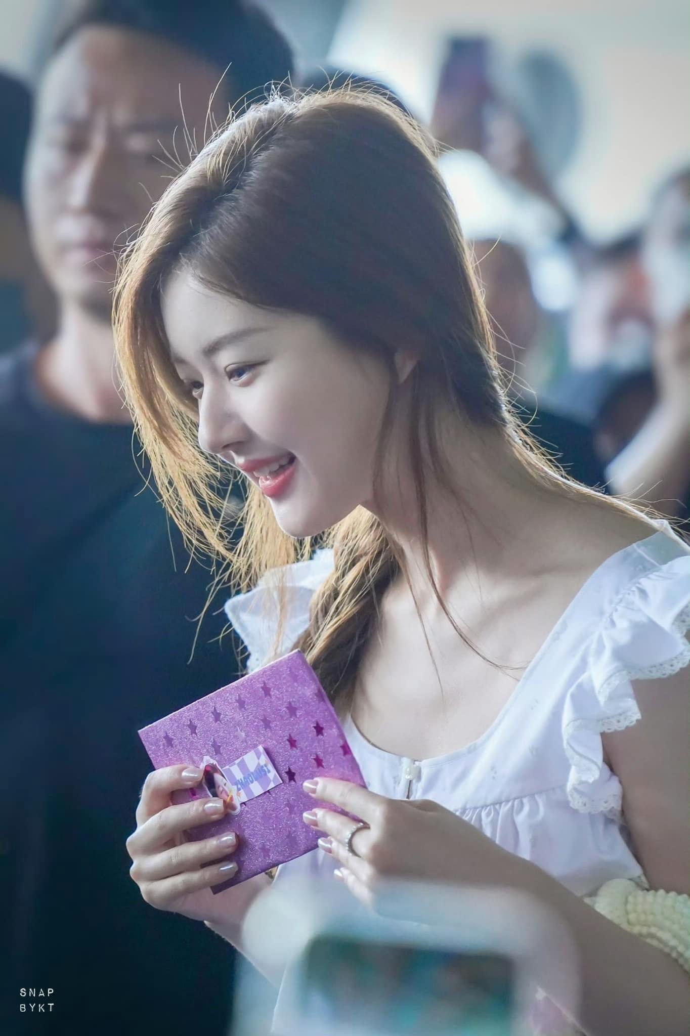 ต้อนรับคนสวย!! ‘จ้าวลู่ซือ’ ครองเทรนด์หลังลัดฟ้าถึงไทย พร้อมทำกิจกรรม 27 ก.ย.นี้ ต้อนรับคนสวย!! ‘จ้าวลู่ซือ’ ครองเทรนด์หลังลัดฟ้าถึงไทย พร้อมทำกิจกรรม 27 ก.ย.นี้