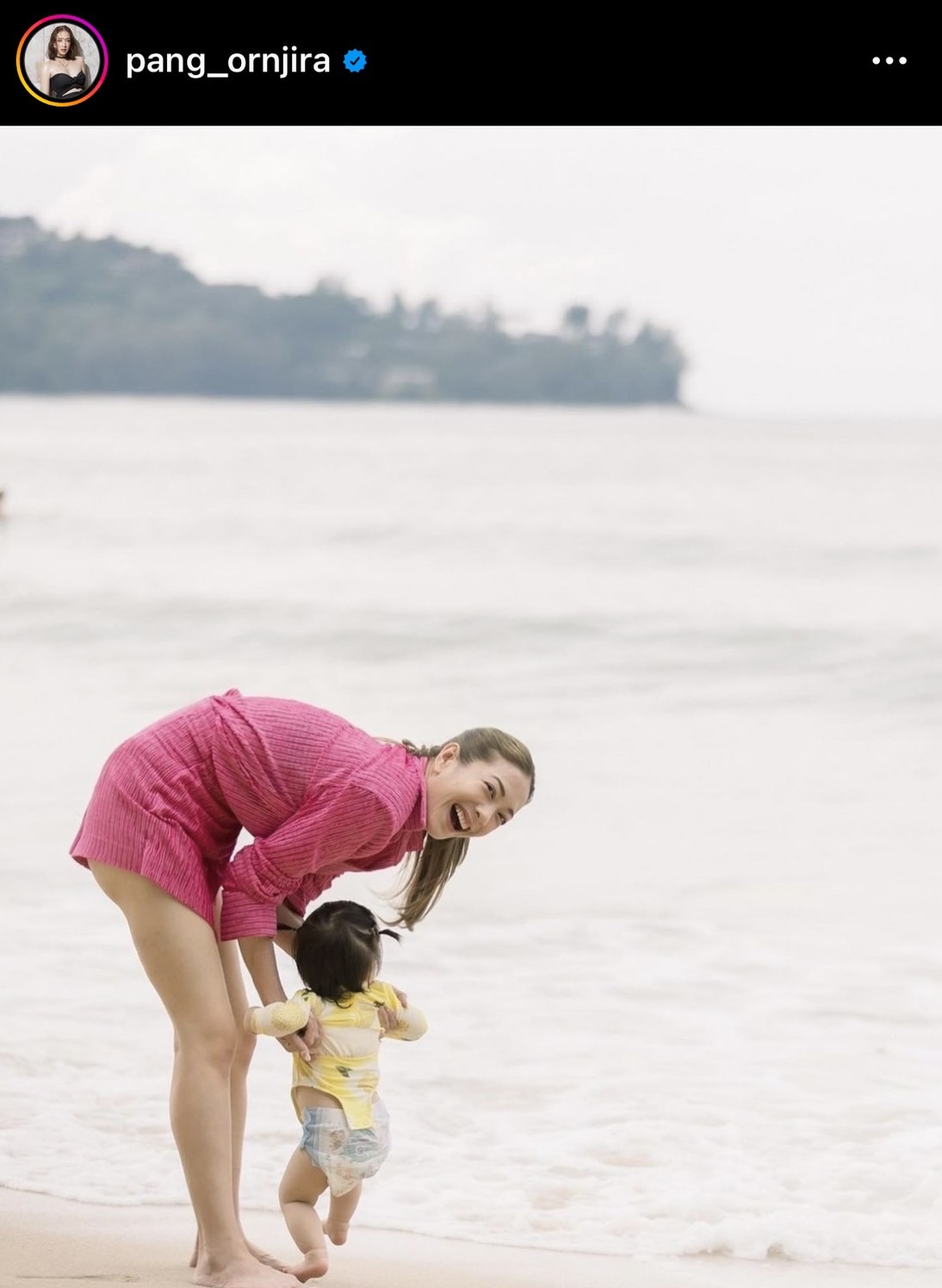 แป้ง อรจิรา เผยภาพ พาลูกสาว น้องเลอา เล่นน้ำทะเล ลั่น!ดูจากท่าไม่น่าจะชอบ แป้ง อรจิรา เผยภาพ พาลูกสาว น้องเลอา เล่นน้ำทะเล ลั่น!ดูจากท่าไม่น่าจะชอบ