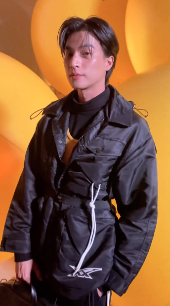 กลัฟ คณาวุฒิ - จองอิลอู'!! หล่อคูลกระทบไหล่ชมแฟชั่นโชว์ Onitsuka Tiger ที่มิลาน