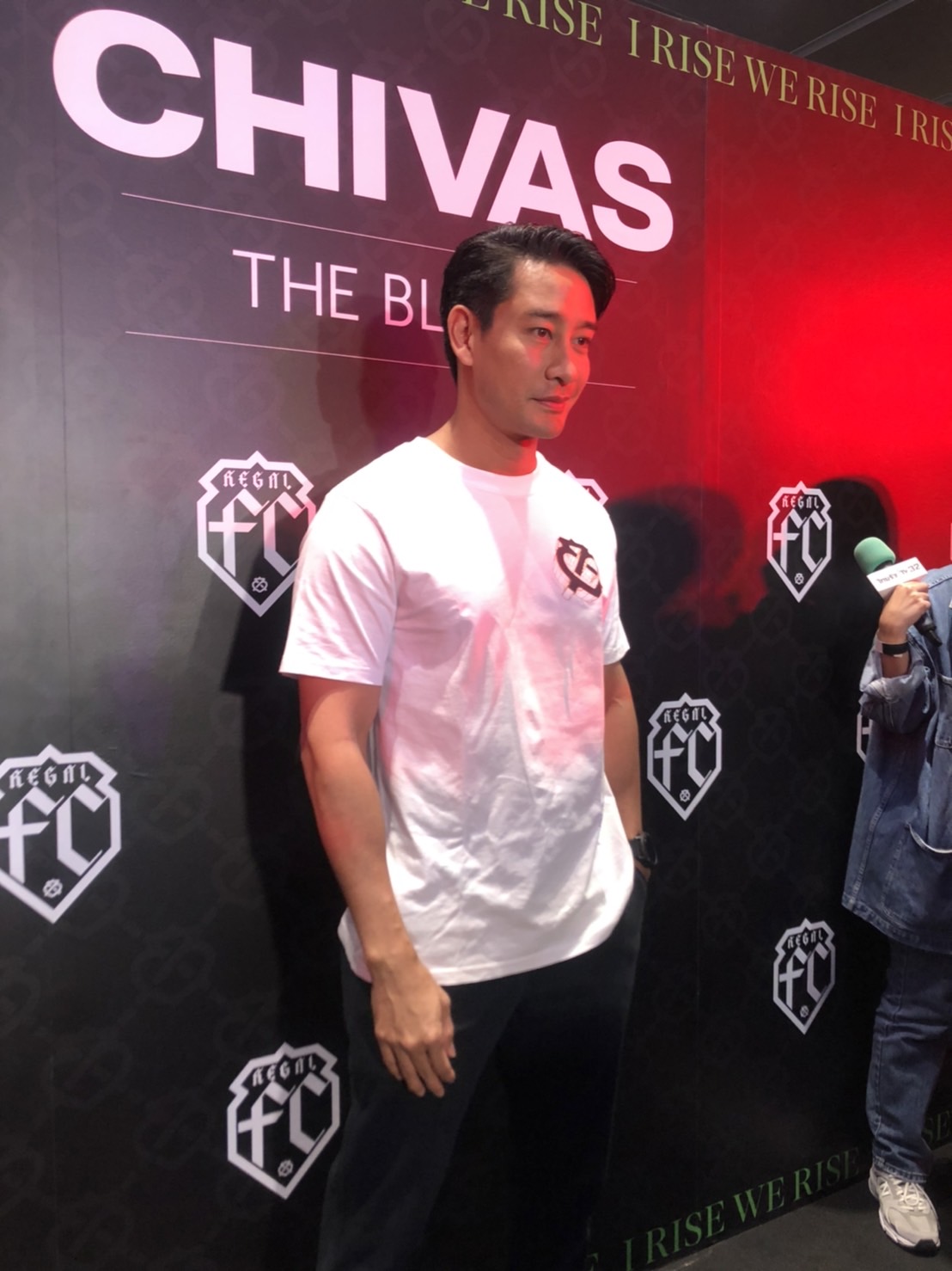 ยังโสดนะ! ป้อง ณวัฒน์ ชอบวิธีการจีบแบบยุค Y2K ยังโสดนะ! ป้อง ณวัฒน์ ชอบวิธีการจีบแบบยุค Y2K